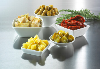 Antipasti, Buffet, Oliven, Artischoken, Tomaten getrocknet,