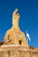 Obraz premium Statue of Jesus at the top of Mount Urgul in San Sebastian, Spain.