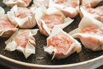 フライパンで焼く手作りシュウマイ