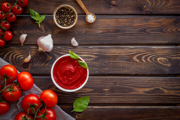 Homamade Italian tomato sauce passata with basil and garlic.