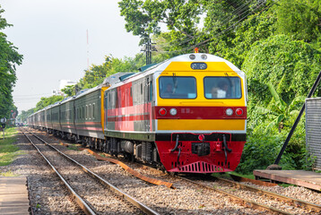 Obraz premium State Railway of Thailand Hitachi Electric Diesel Locomotive Passenger train