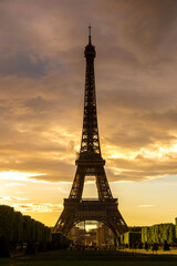 Naklejka premium Eiffel Tower in Paris during sunset, France