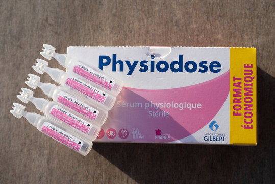 Boîte de sérum physiologique Physiodose des Laboratoires pharmaceutiques Gilbert, France