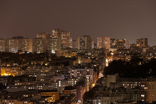 Vue a&eacute;rienne de Paris de nuit, Place des F&ecirc;tes dans le 19e arrondissement
