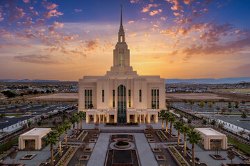  The Red Cliffs Lds temple in Saint George Utah  - obrazy, fototapety, plakaty