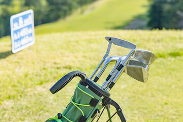 緑が綺麗なゴルフ場とゴルフクラブ