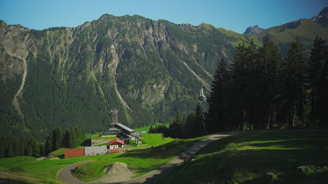 Fellhornbahn talstation bei Oberstdorf. Gondola of the Fellhornbahn, Fellhorn, Oberstdorf, Oberallgaeu, Allgaeu Alps, Allgaeu, Bavaria, Germany. Nebelhorn Cable Car. 