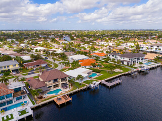 Fototapeta na wymiar Luxury waterfront real estate in Lighthouse Point Florida