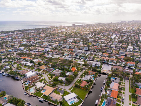 Neighborhoods in Lighthouse Point Florida with view of Ocean