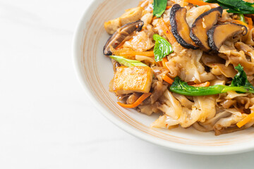 stir-fried noodles with tofu and vegetables