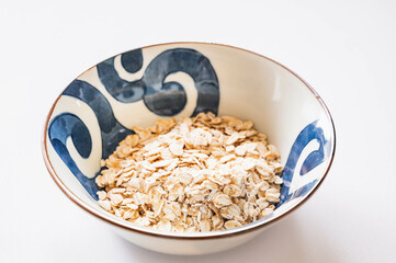 器に入れたロールドオーツ