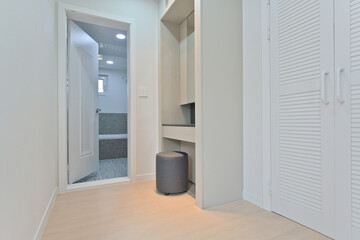 If you leave a space for makeup right in front of the bathroom, you can get ready more quickly when going out