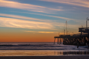 Fototapeta na wymiar Sunset at Pismo Beach Pier