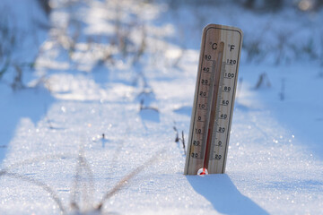 Outdoor thermometer street in snow with low sub zero temperature in sunny frosty weather. - obrazy, fototapety, plakaty