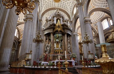 Fototapeta na wymiar The beautiful and historic Puebla Cathedral in Puebla, Mexico
