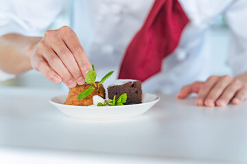 Obraz na płótnie Canvas Pastry chef serving dessert plates.