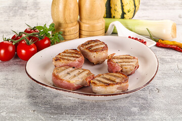 Grilled pork tenderloin with bacon
