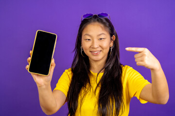 Chinese woman pointing to the screen of a mobile phone