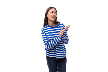 Obraz premium casual urban style. young brunette woman dressed in a stylish cotton striped sweatshirt
