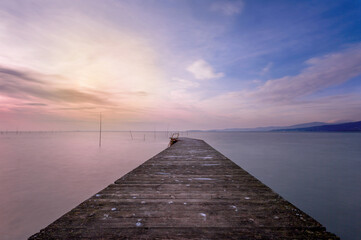 Pontile di Torricella, Lago Trasimeno, Perugia, Isola Polvese, Isola Maggiore al tramonto