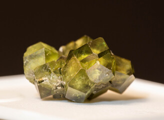 the mineral green garnet