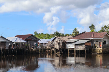 Fototapeta na wymiar Floating houses between the Philippines Archipelago