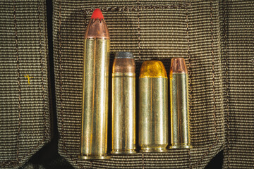 Close up photo, magnum class cartridges for revolvers and pistols, 45-70, 44 magnum, 50AE, 357 magnum. - obrazy, fototapety, plakaty