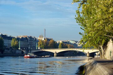 The Caroussel bridge in the 1st arrondissement of Paris city - obrazy, fototapety, plakaty