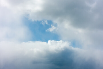 雲間に覗く青空20230125