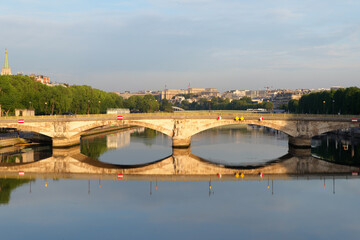 The Invalides bridge in the 7th arrondissement of Paris city - obrazy, fototapety, plakaty