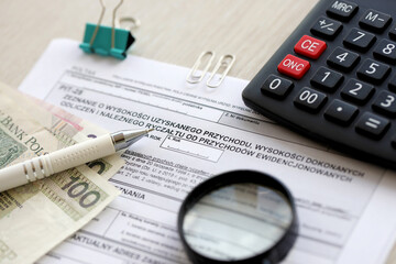 Declaration of amount of income obtained, amount of deductions made and lump sum due from recorded...