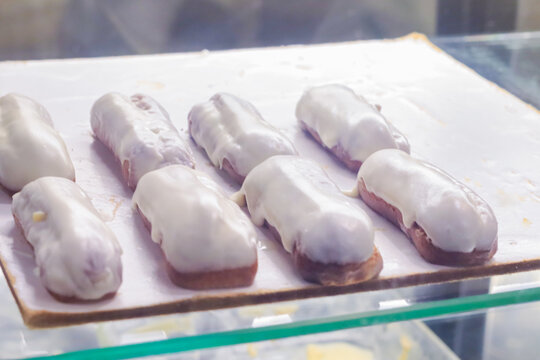 Dulces tradicionales cubanos llenos de chocolate blanco