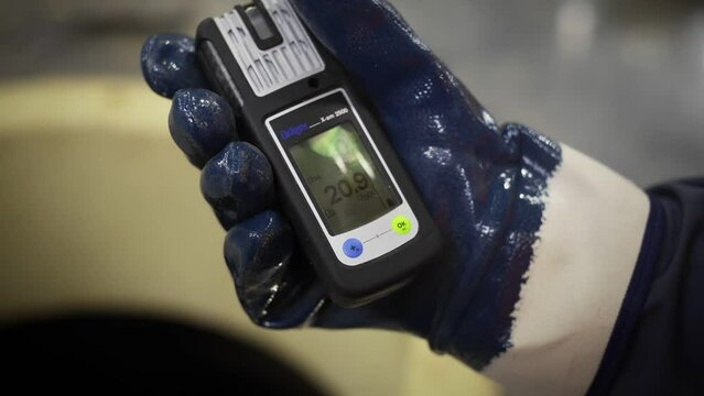 Engineer checking gas level with personal gas analyzer