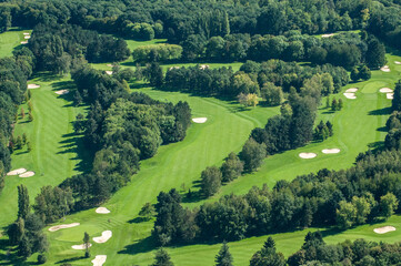 vue aérienne du golf du Prieuré dans les Yvelines en France