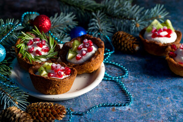 Christmas nut tartlets. Delicious, beautiful cupcakes are decorated with Christmas garlands and Christmas tree branches. Selective focus