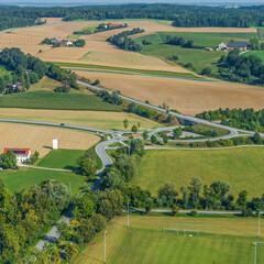 Ausblick auf einen Kreisverkehr bei Frontenhausen in Niederbayern, bekannt als Eberhofer-Kreisel