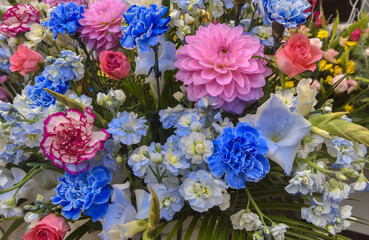 お祝いのフラワーアレンジメント