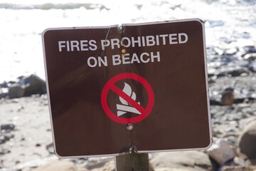 FIRES PROHIBITED ON BEACH sign posted at the beach access