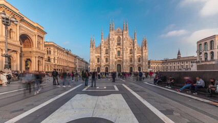 Fototapeta na wymiar Panorama showing Vittorio Emanuele gallery and Milan Cathedral timelapse.