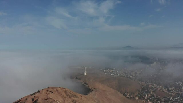 Colchon de nubes en la monta&ntilde;a, morro solar