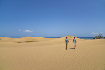 Fototapeta na wymiar Wanderung in den Dünen von Gran Canaria