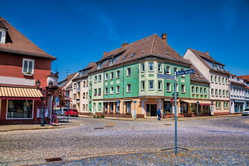 Naklejka premium beeskow, deutschland - sanierte altbauten im stadtzentrum