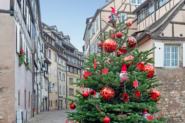 Sapin de Noël au Pt Rue des Tanneurs à Colmar