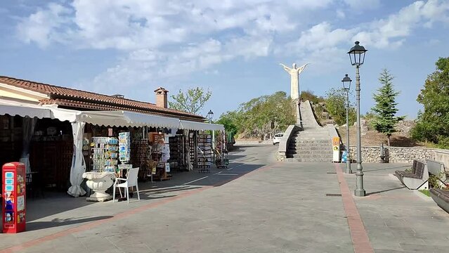 Maratea - Scorcio del Cristo Redentore dalla piazzetta di Via Castello