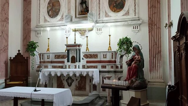 Maratea - Panoramica verticale dell'altare della Chiesa dell'Immacolata