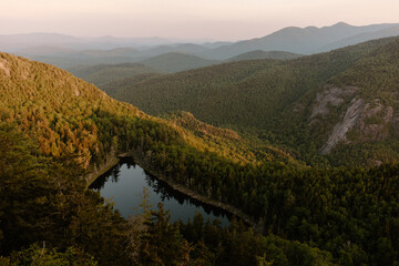 Naklejka premium Sunset over the Adirondack Mountains