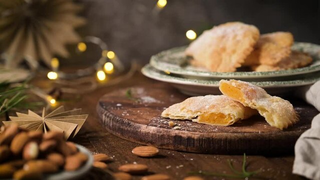 A crescent-shaped pastry whose filling is made of eggs and almonds wrapped in crispy dough, cut in an artisanal way and sprinkled with sugar.