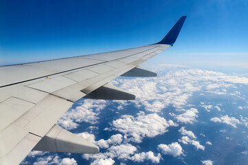 Fototapeta na wymiar Wing of an airplane in the sky