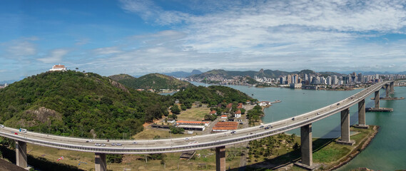 Obraz premium panoramic of the Third Bridge, Terceira ponte, in Vitoria, ES, Brazil. Cityscape as backdrop