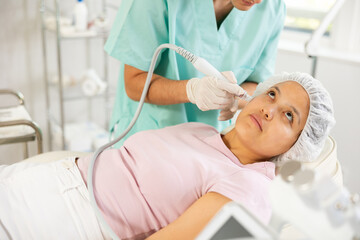 Using device and hydrogen oxygen cleaning attachment, young specialist meticulously performs...